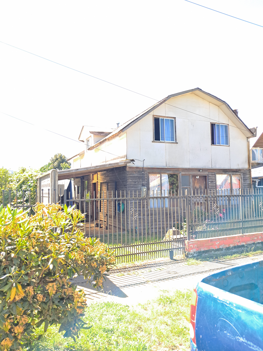 Se Vende Casa en Sector Urbano de Loncoche, Sitio de 12,5 de Ancho por 30 Metros de Largo, 130 Metros Construidos
